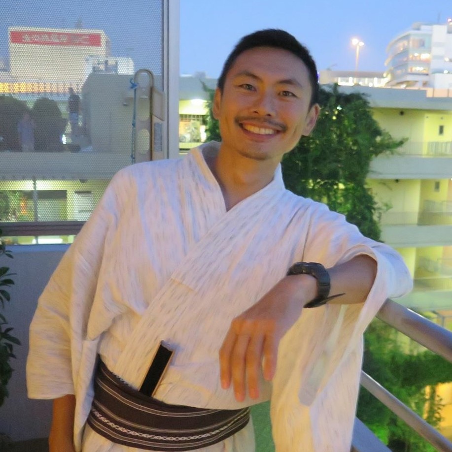 tokyo yoga taught in English with TOM