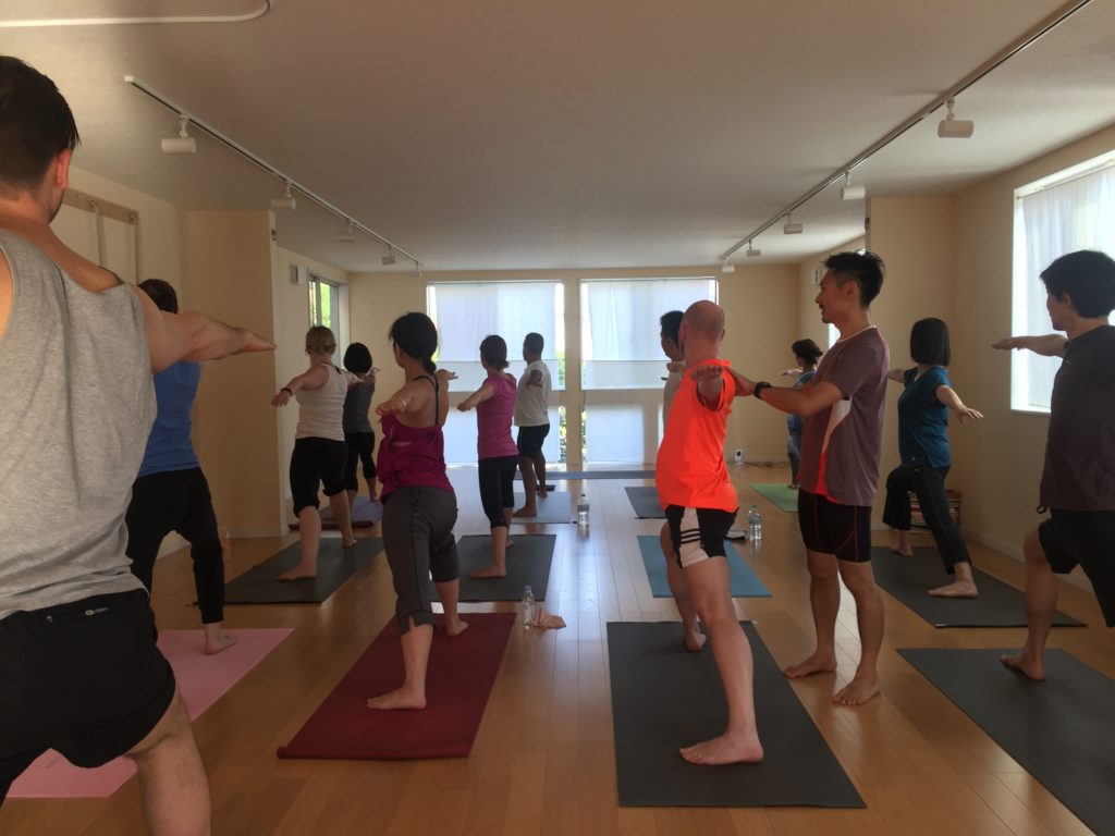 Yoga Studio in English wit TOM